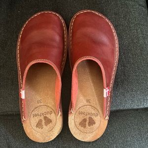 Duckfeet Red Blavand mules 38 (fits like an 8)